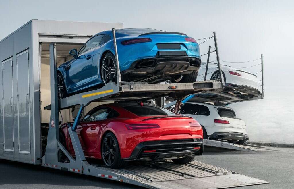 Enclosed car transporter vs. Open car transporter: which is best for your vehicle